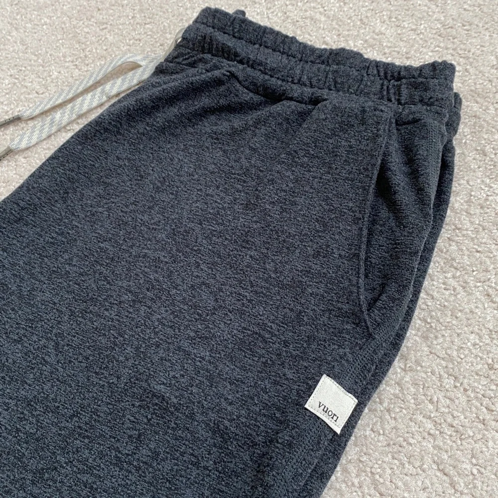 Vuori Women’s Dark Gray Jogger Sweatpants with Contrast Drawstring - Picture 13 of 13